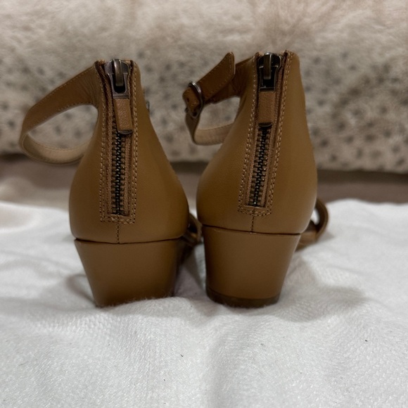 Eileen Fisher Women's Brown Ankle Strap Sandals - Picture 4 of 5